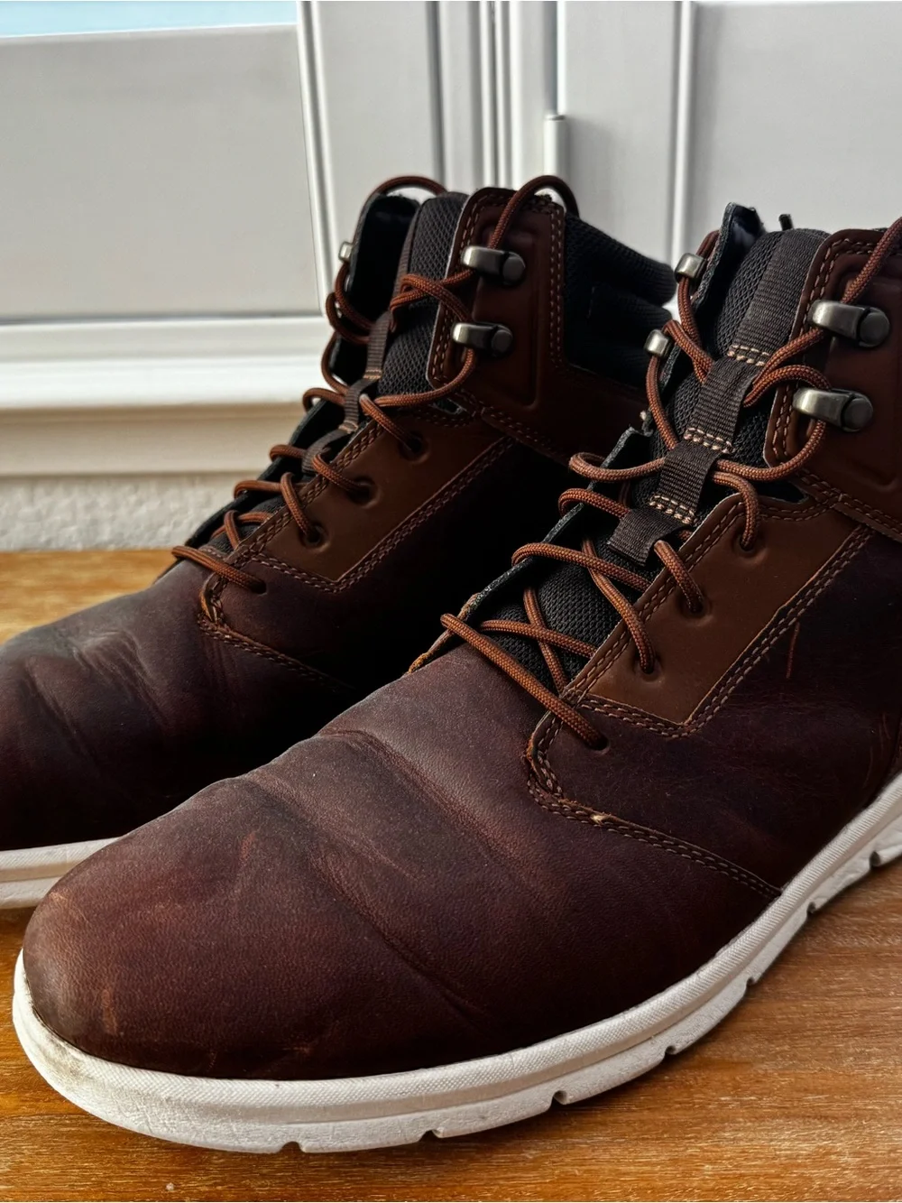 Timberland Brown Leather Chukka Boots with White Sole